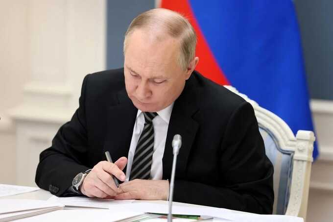 Путин назначил Мезенцева полпредом в Конституционном суде