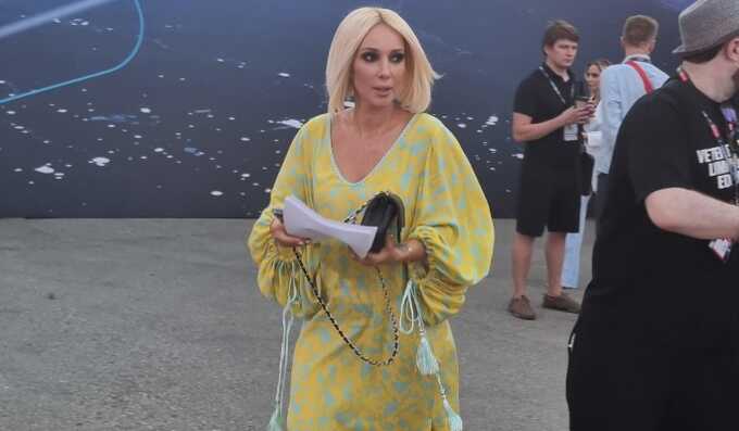 Кудрявцева поразила гостей юбилея — упала к ногам Крутого и начала танцевать