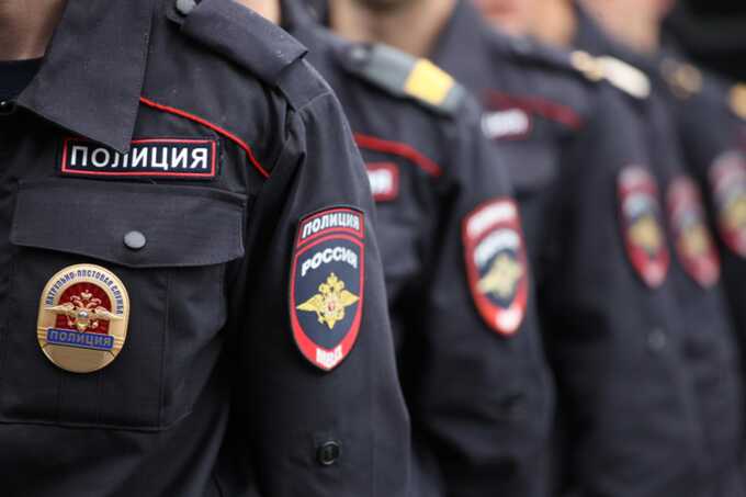 Воспитатель детсада устроил стриптиз на улице в Нижегородской области