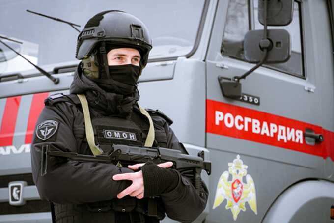 ОМОН провёл жёсткий рейд в общежитии мигрантов на объекте Минобороны