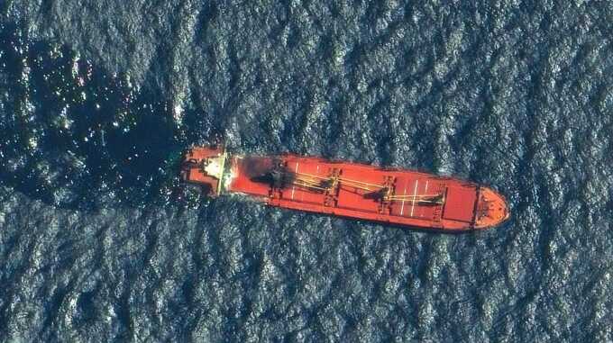 Хуситы потопили греческий сухогруз в Красном море