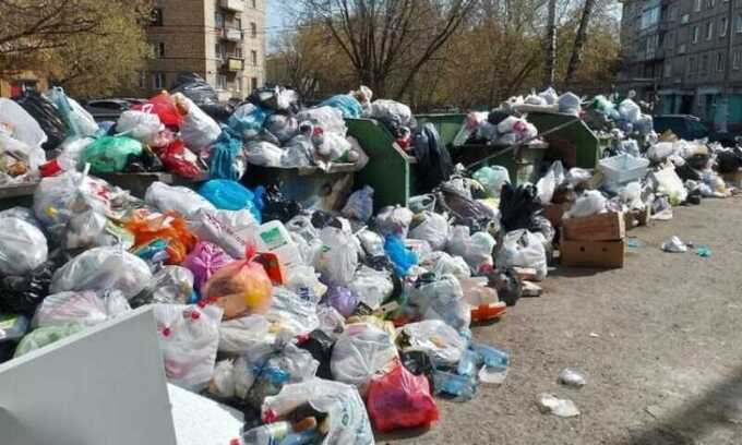 В Красноярске растут тарифы на вывоз мусора, услуга срывается, власти избегают ответственности