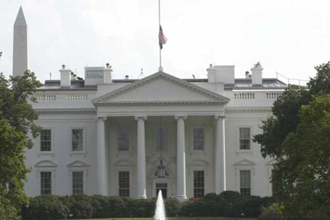 Сторонники Трампа раскритиковали его решение о передаче оружия Украине