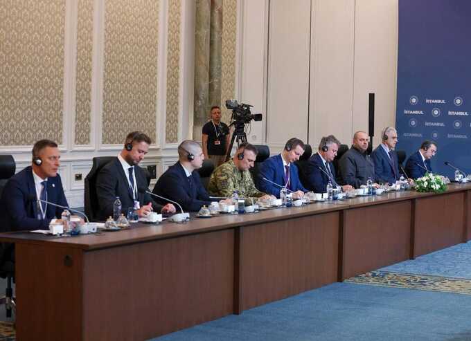 Россия и Украина завершили раунд переговоров в Стамбуле