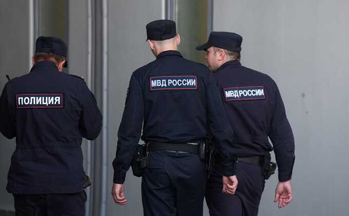 Сотрудник правоохранительных органов арестован на восемь недель за передачу информации «Базе»