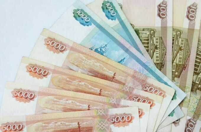 В Амурской области молодая женщина выбросила из окна 6 миллионов рублей