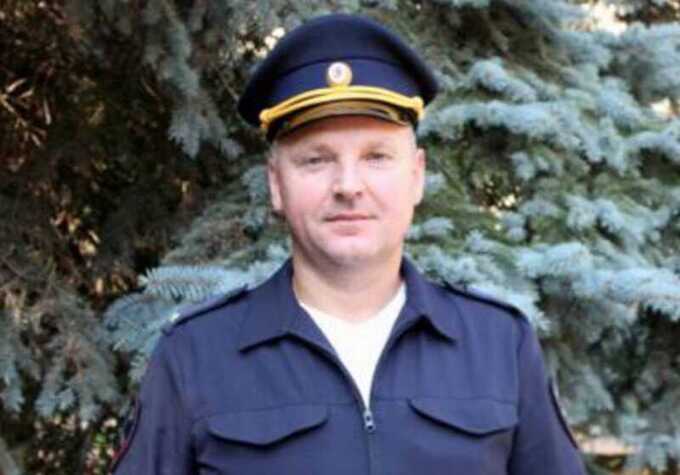Офицер из Брянска наносит побои подчинённому на рабочем месте