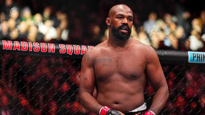 Чемпион UFC Джон Джонс разъезжал по Москве с мигалками и охраной